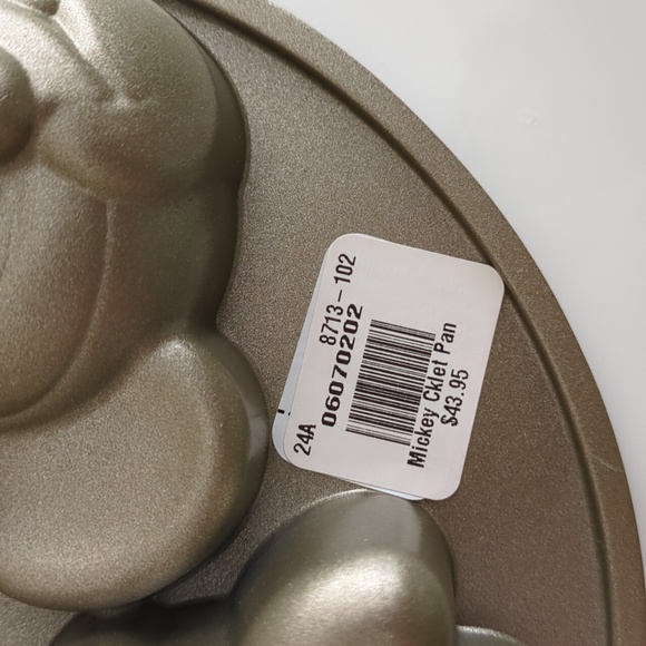 New Disney Mickey Cake Pan - Picture 4 of 4